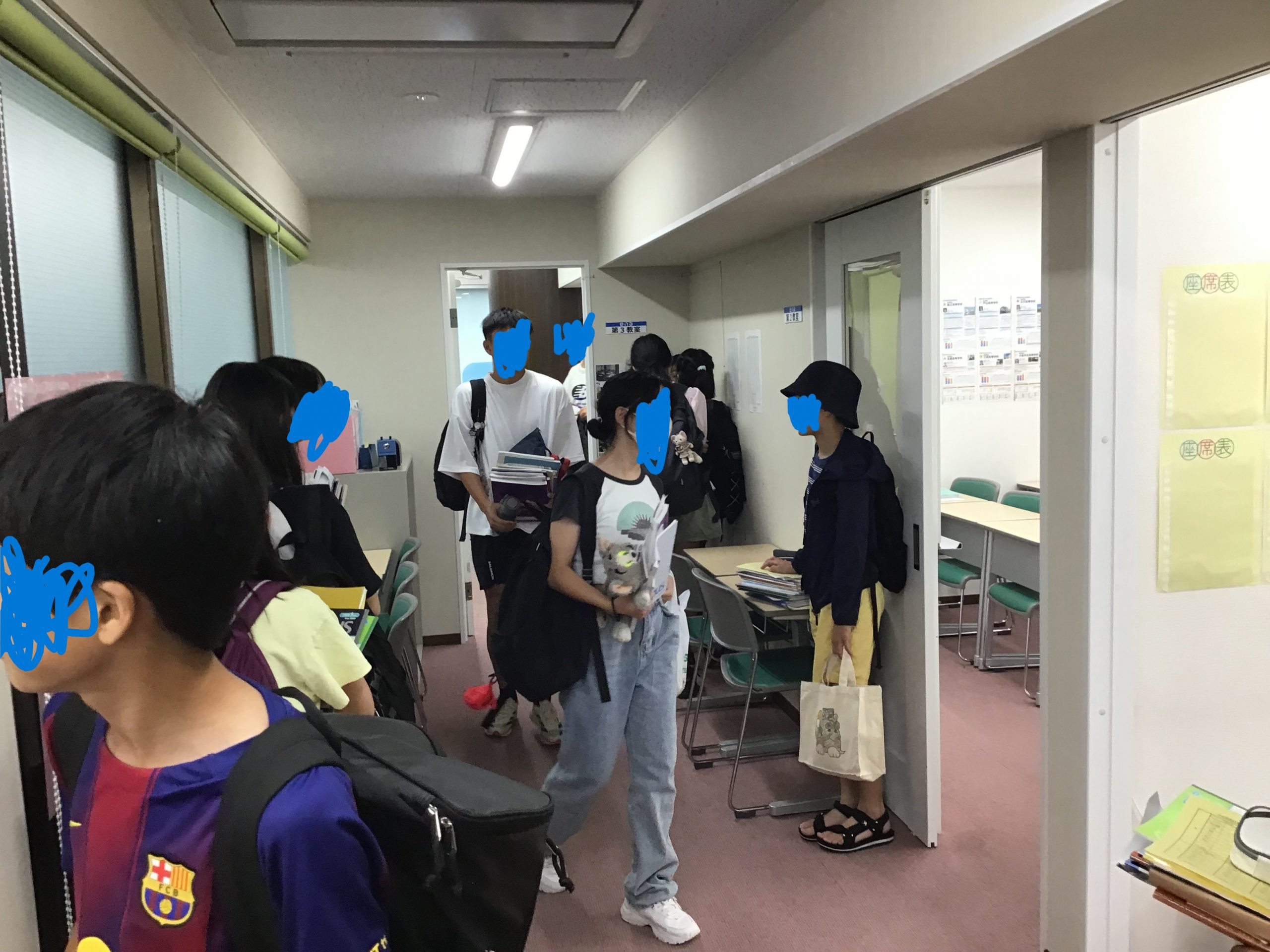 校舎にできる花道