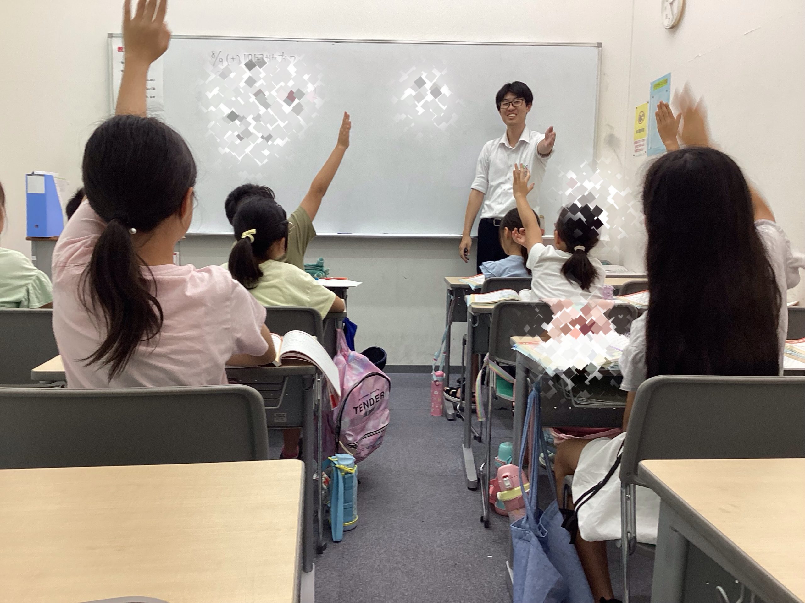 まっすぐ挙がる手 輝く瞳