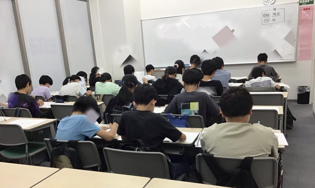 玉砂利と鉛筆の音