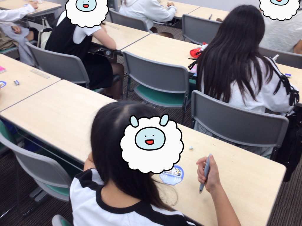 青いダルマに気持ちを込めて