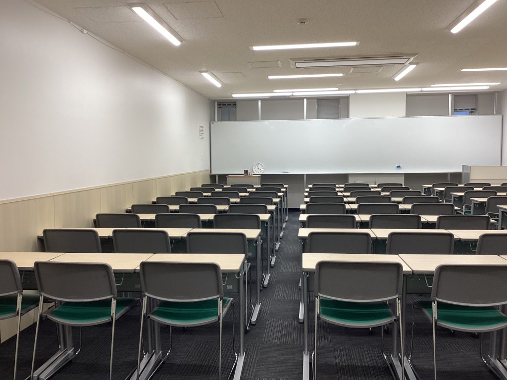 教室、ピカピカにしています！