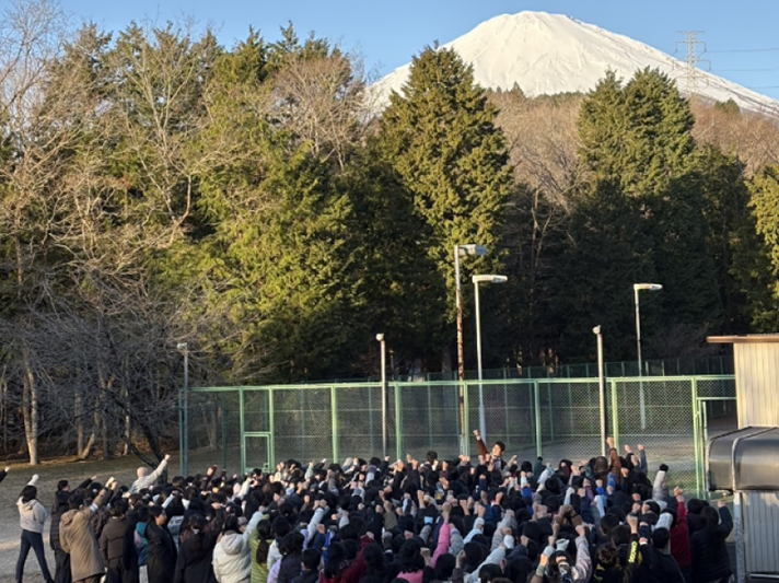 元旦早朝の富士山2号館